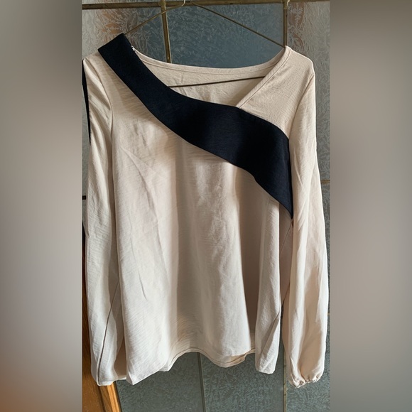 COLD SHOULDER TOP - Picture 1 of 5